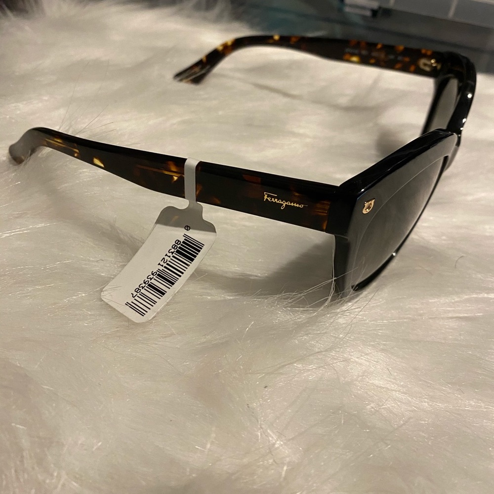 Tortoise detail Ferragamo Sunglasses